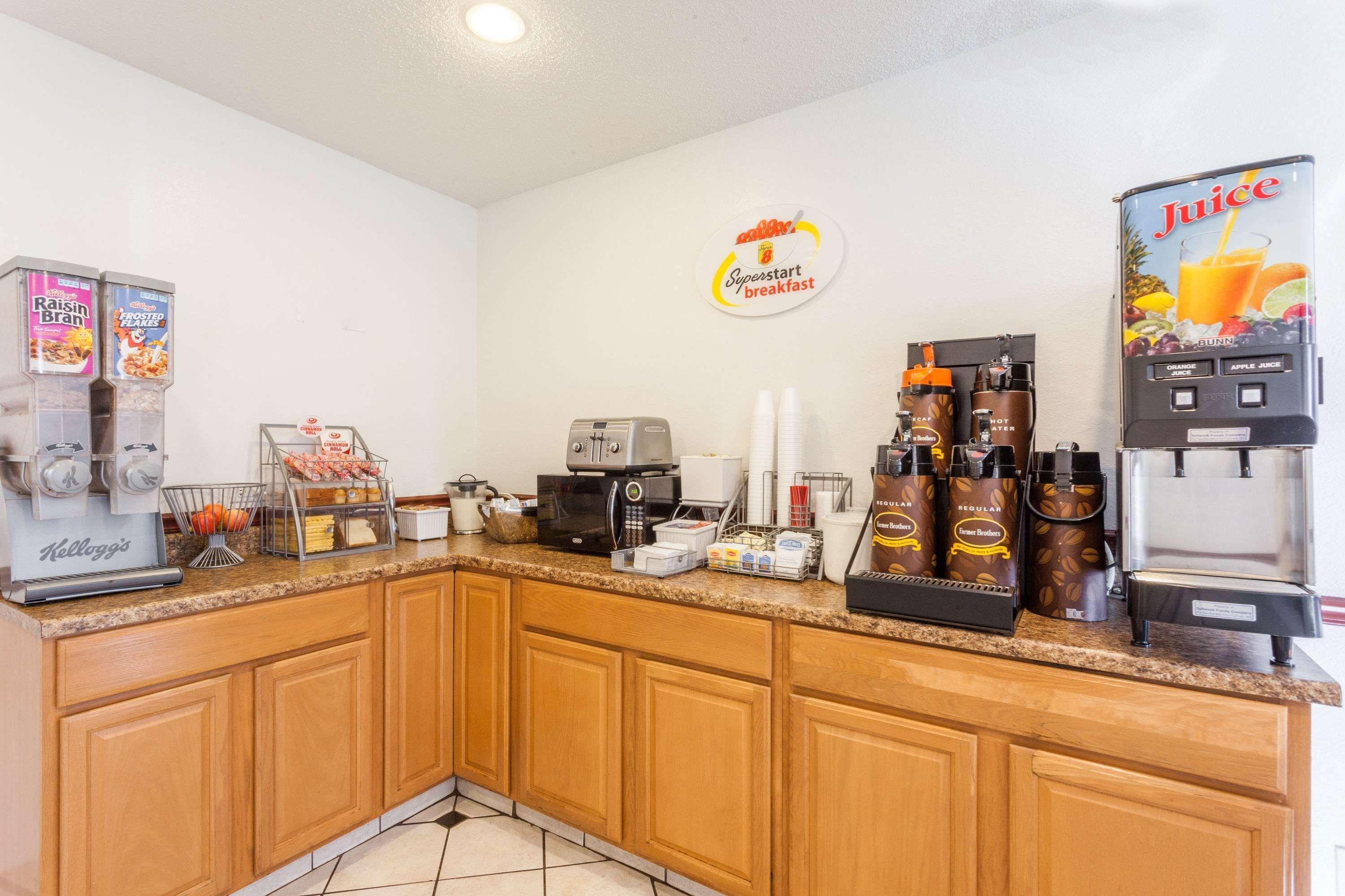 Super 8 By Wyndham Winchester Va Ngoại thất bức ảnh