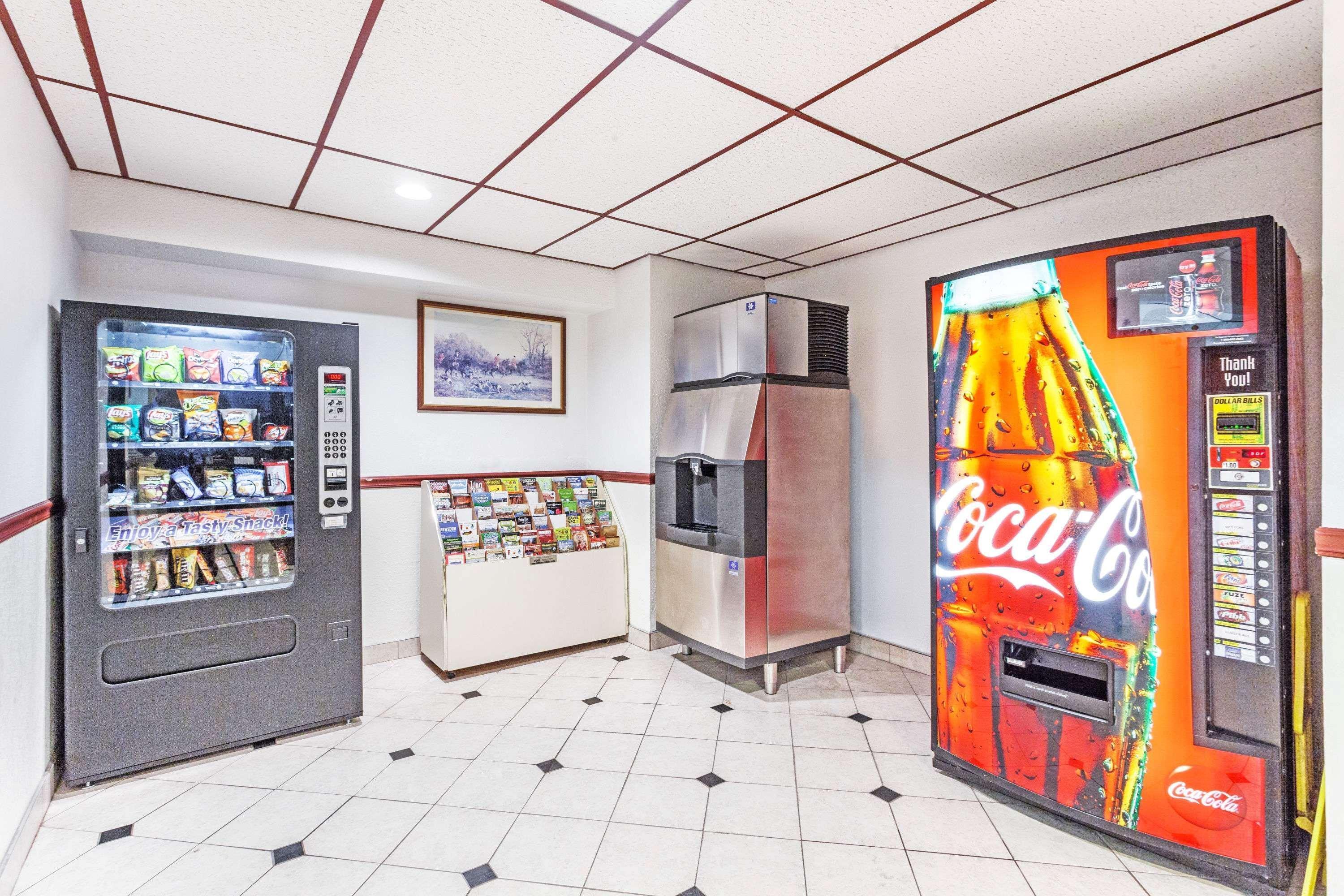 Super 8 By Wyndham Winchester Va Ngoại thất bức ảnh